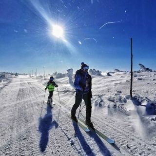 ⛷ BĚŽKY… LÉTO, ZIMA, TRAKAŘE! Dlouhé trasy? Žádný problém! 💛 Tahlo pomůže dětem udržet tempo, aby si všichni mohli užít...